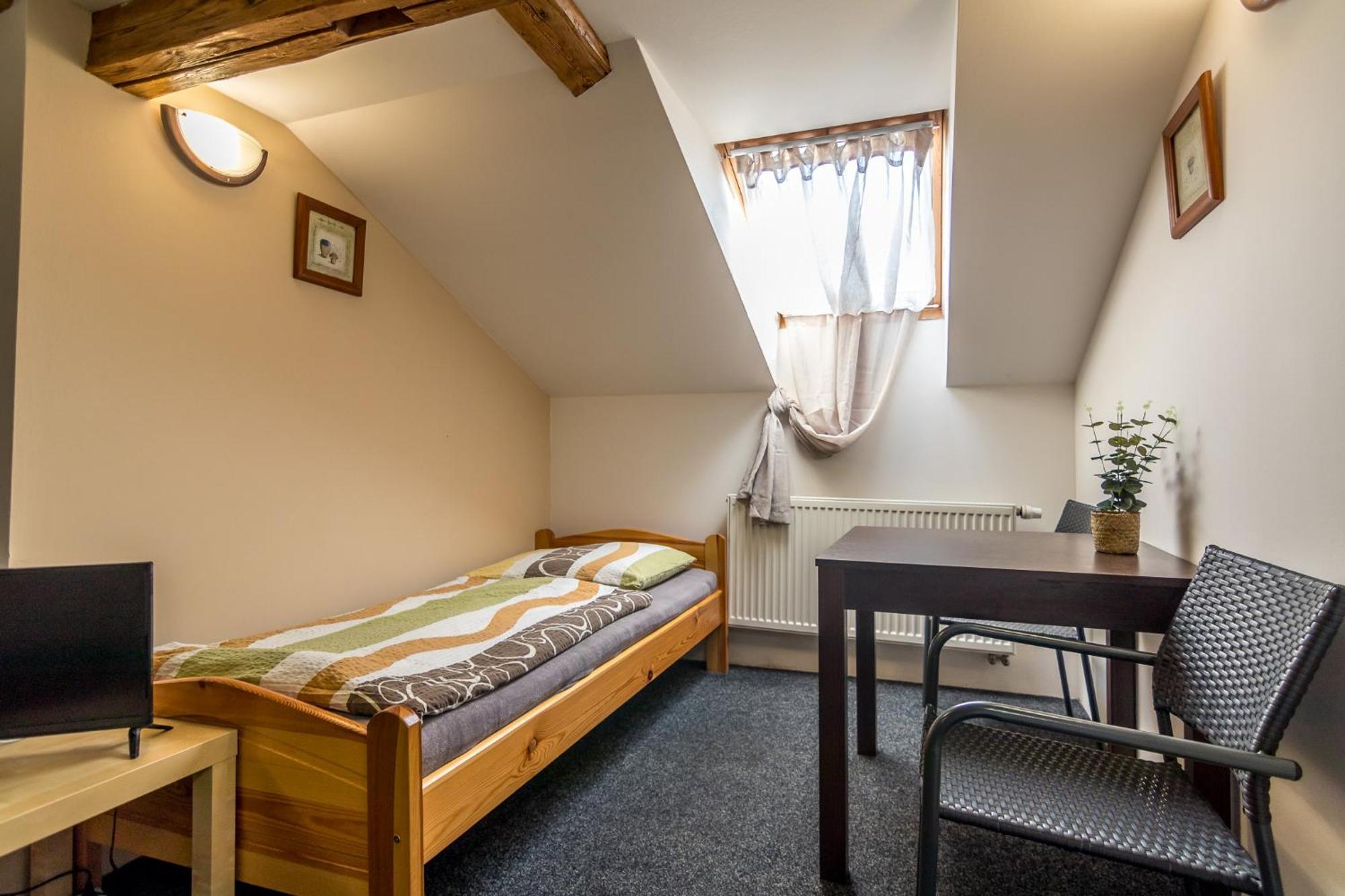 Penzion A Restaurace U Vladare Toužim Quarto foto